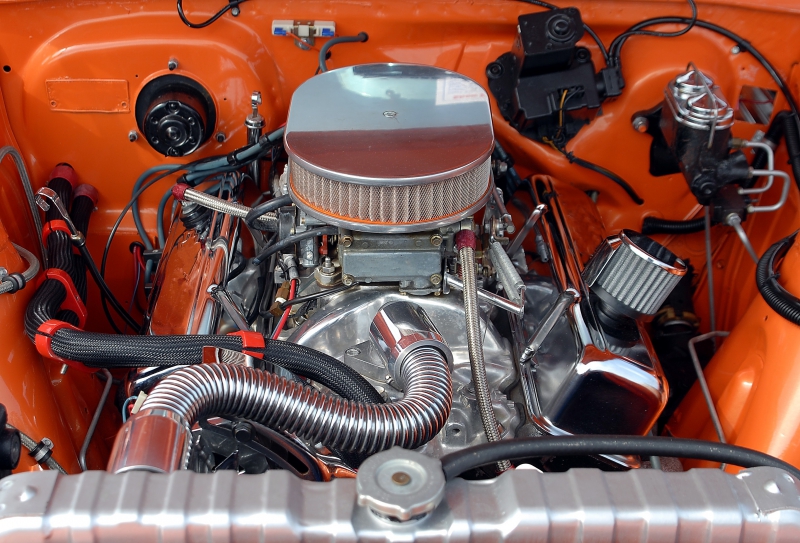 garagiste-POURCIEUX-min_car-engine-1738309